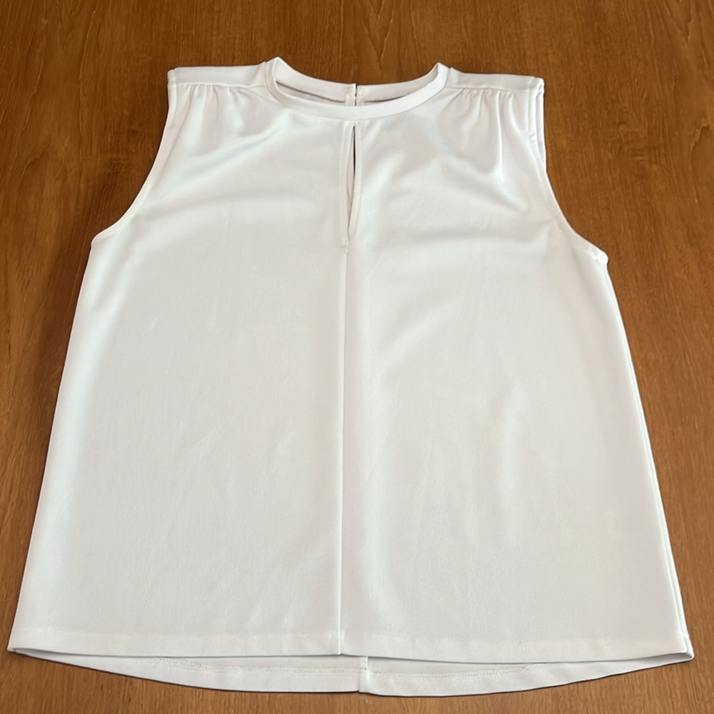 Halogen Keyhole front & back sleeveless knit top, light padded shoulder, Size M